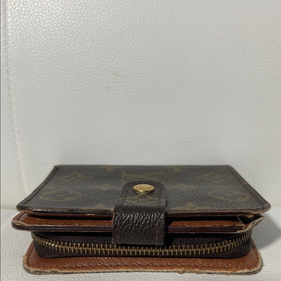 Authentic Louis Vuitton Monogram Compact Zippy - Picture 6 of 14